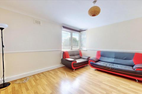 2 bedroom flat to rent, Hatfield Close, Ilford, IG6