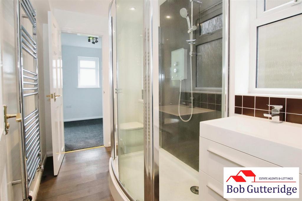 Jack and jill en suite shower room