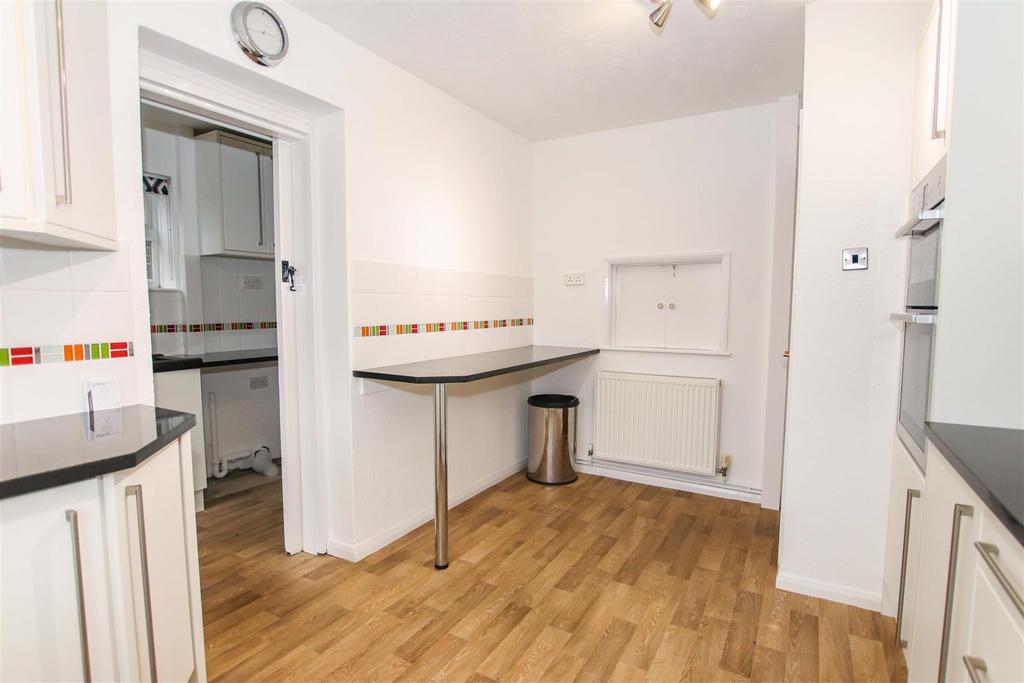 Fitted kitchen / breakfast room