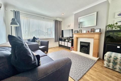 3 bedroom semi-detached house for sale, Whitecliffe Rise, Swillington, Leeds