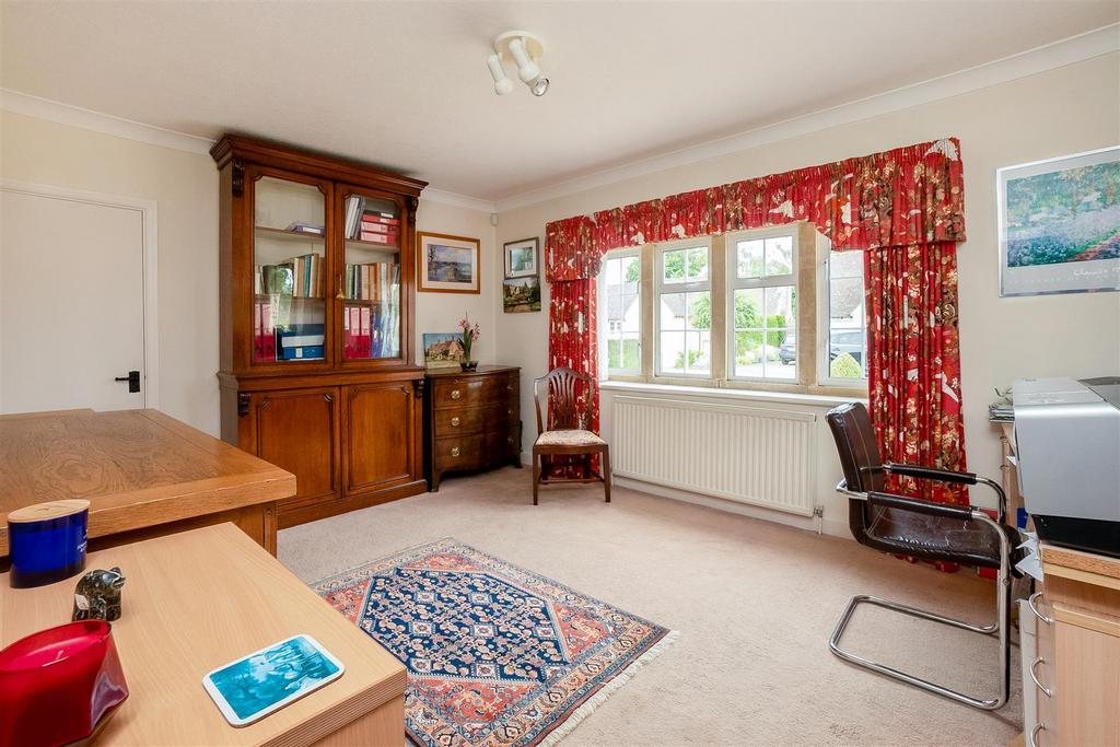 10 Cherry Orchard Close-13.jpg