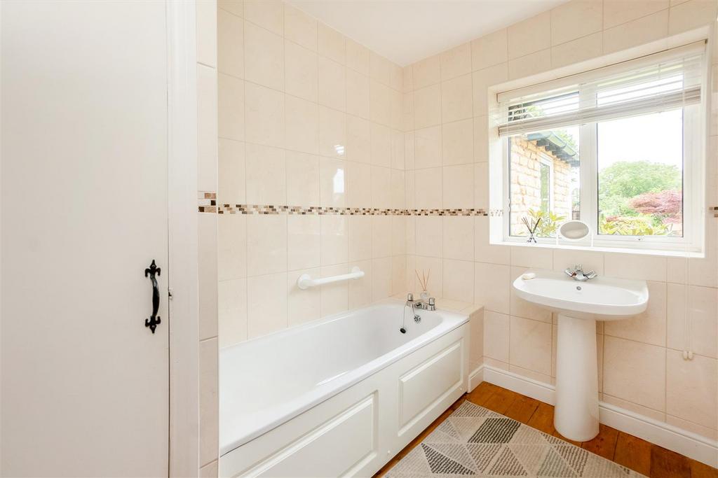 10 Cherry Orchard Close-15.jpg