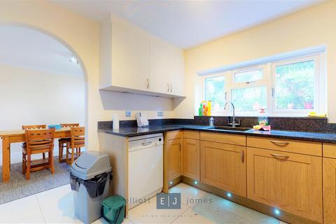 4 bedroom townhouse to rent, High Road, Loughton IG10