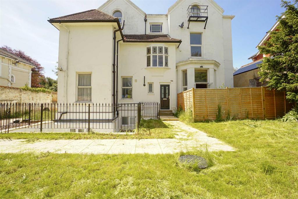 Upper Maze Hill, St. LeonardsOnSea 2 bed flat for sale £215,000