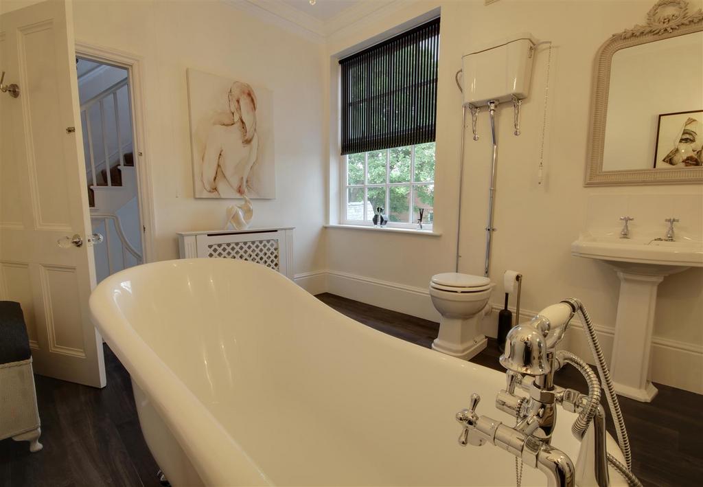 Bathroom 2.jpg