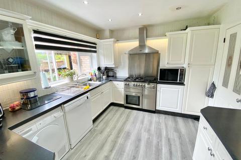 5 bedroom detached house for sale, Peterborough Close, Macclesfield