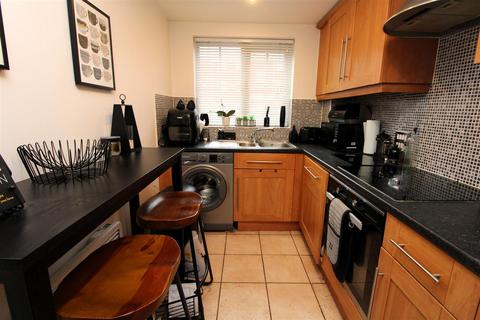 2 bedroom apartment for sale, Dingle Close, Manchester M26