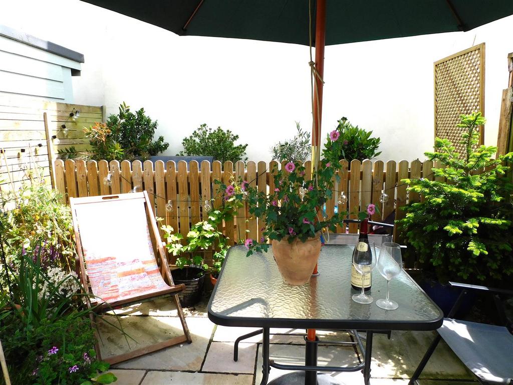 48 Primrose Patio.JPG