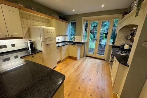 3 bedroom detached house to rent, Strouden Avenue, Bournemouth