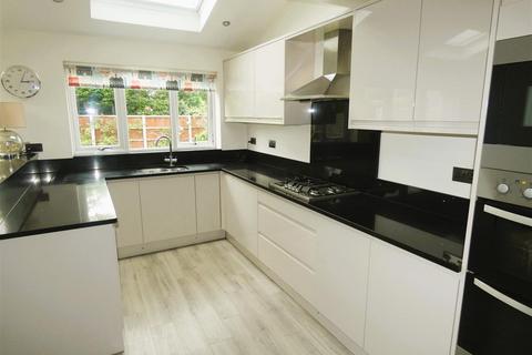 2 Bateman Drive, Sutton Coldfield, B73 5NY