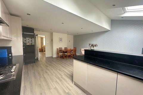 2 Bateman Drive, Sutton Coldfield, B73 5NY