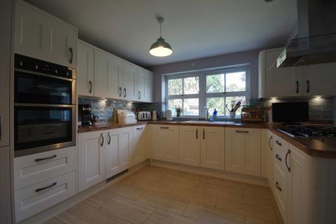 4 bedroom house to rent, Benhall GL51 6QE