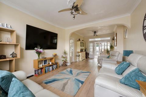 25 Ardrossan Gardens, Worcester Park, KT4 7AU