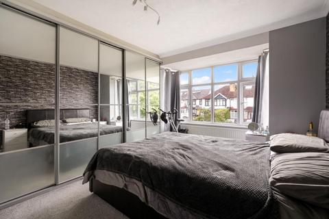 25 Ardrossan Gardens, Worcester Park, KT4 7AU