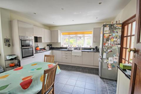 4 bedroom semi-detached house for sale, Ware Road, Ware SG13