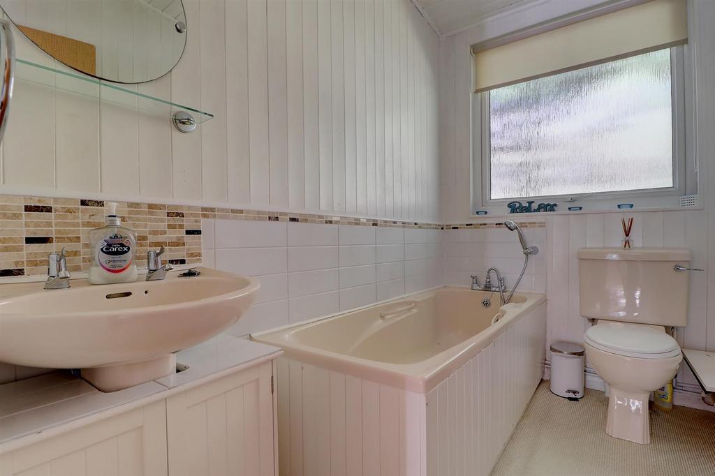 Bathroom .1.jpg