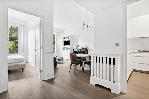 40c Queens Gardens, London, W2 3AA