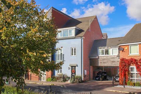 4 bedroom townhouse for sale, Cranmore Circle, Broughton, Milton Keynes