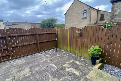 2 bedroom house to rent, Lane Head Court, Brighouse