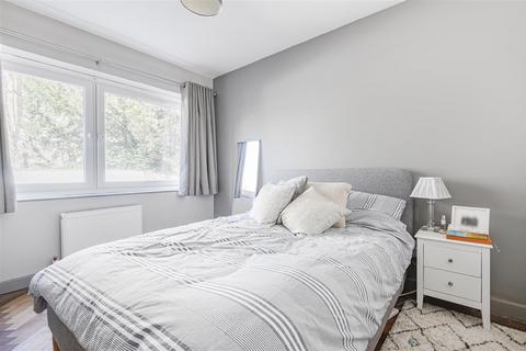 1 bedroom apartment for sale, Spring Grove Road, Richmond