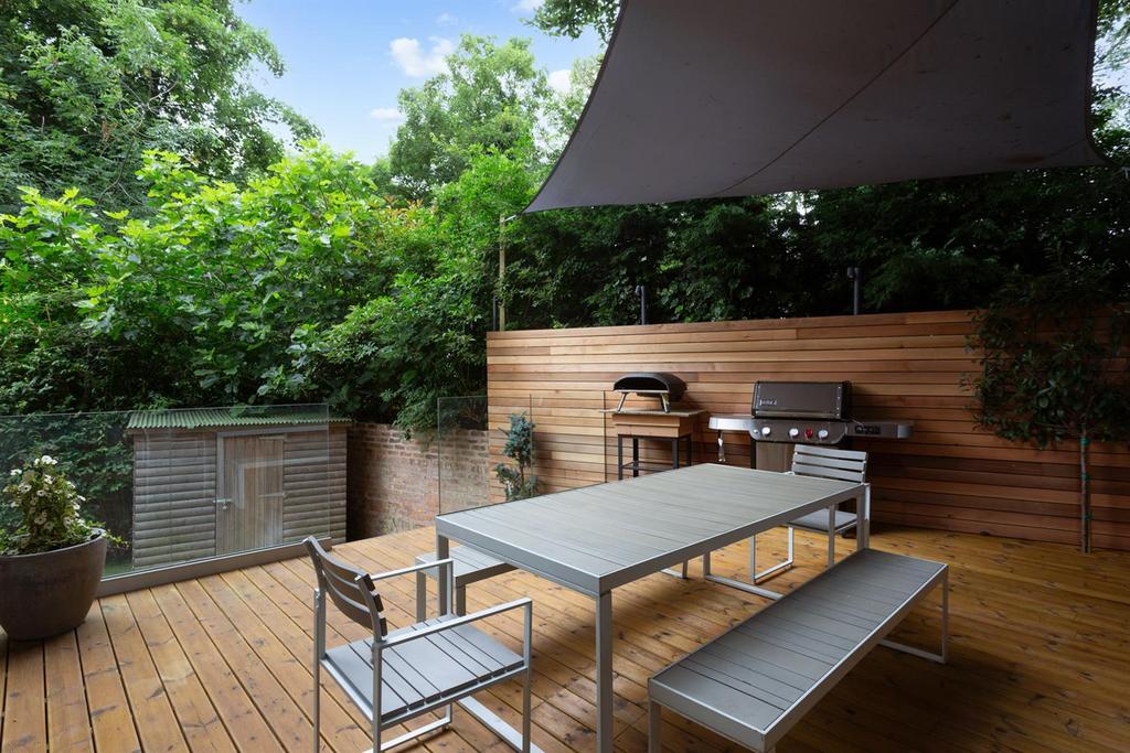 Al Fresco Dining on the Terrace