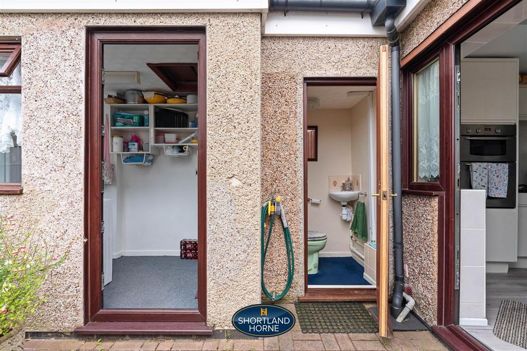 Wc &amp; utility/laundry room