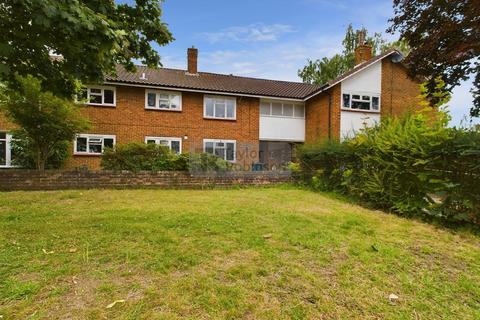 2 bedroom flat for sale, Tilgate, Crawley