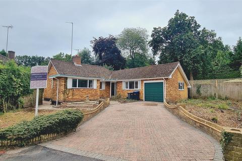 3 bedroom bungalow to rent, Oak Tree Close, Virginia Water