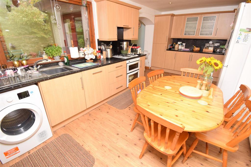 Kitchen one .jpg