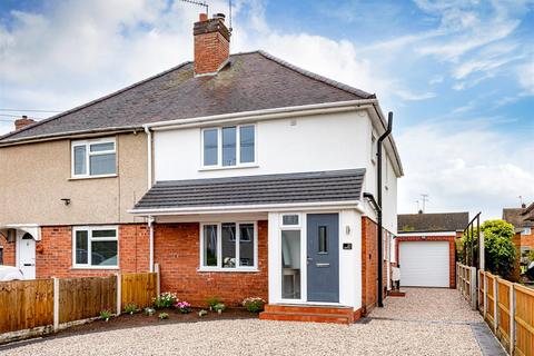 21 Redhill Avenue, Wombourne, Wolverhampton, WV5 0HF