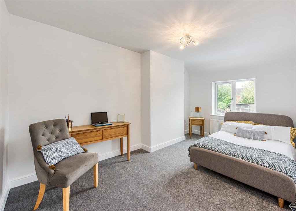 21 Redhill Avenue-Bedroom 2.jpg