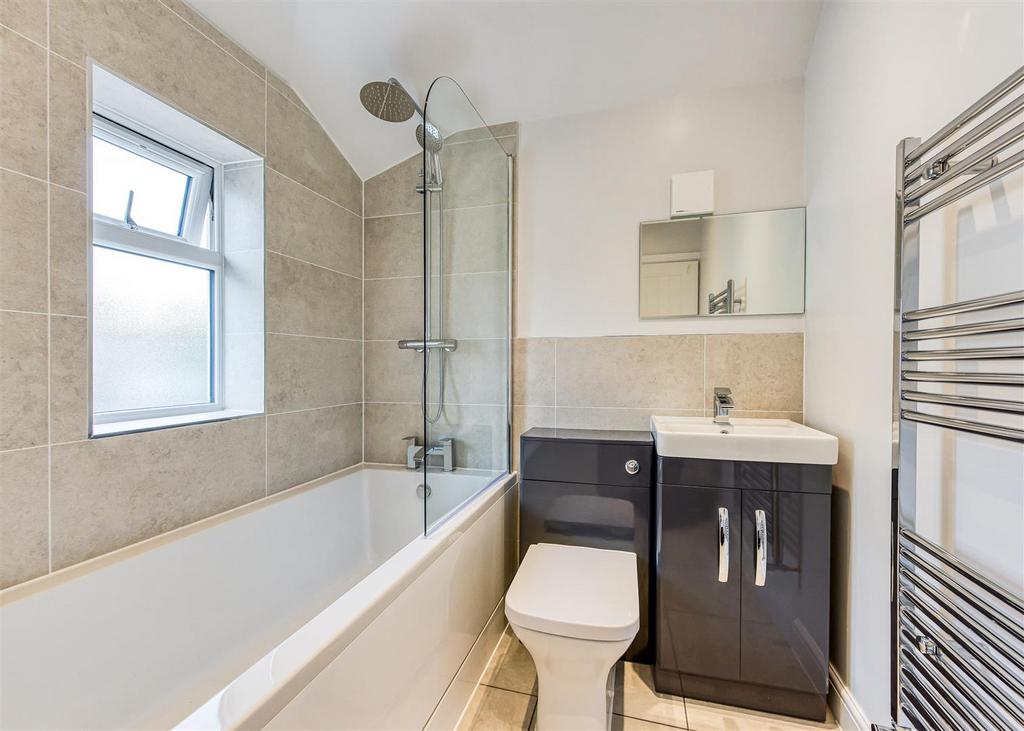 21 Redhill Avenue-Bathroom.jpg