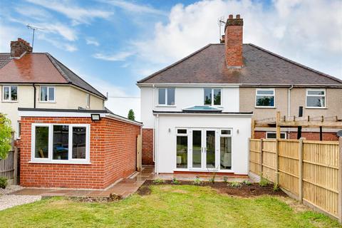 21 Redhill Avenue, Wombourne, Wolverhampton, WV5 0HF