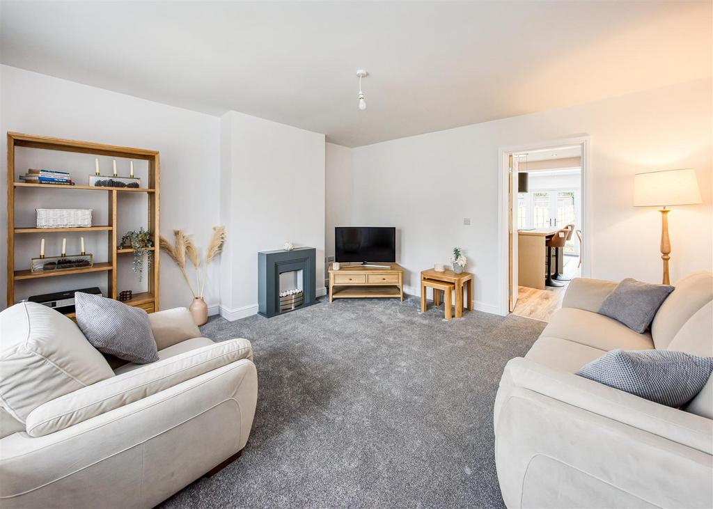 21 Redhill Avenue-Living Room A.jpg