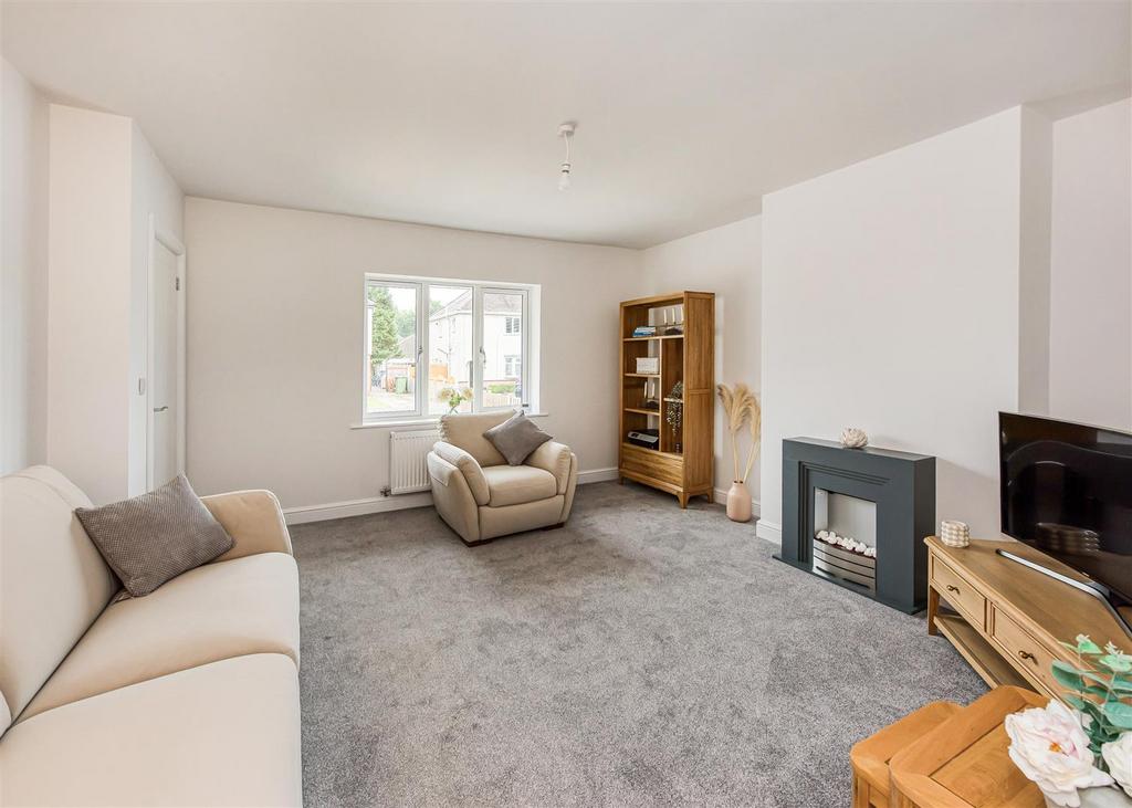 21 Redhill Avenue-Living Room B.jpg