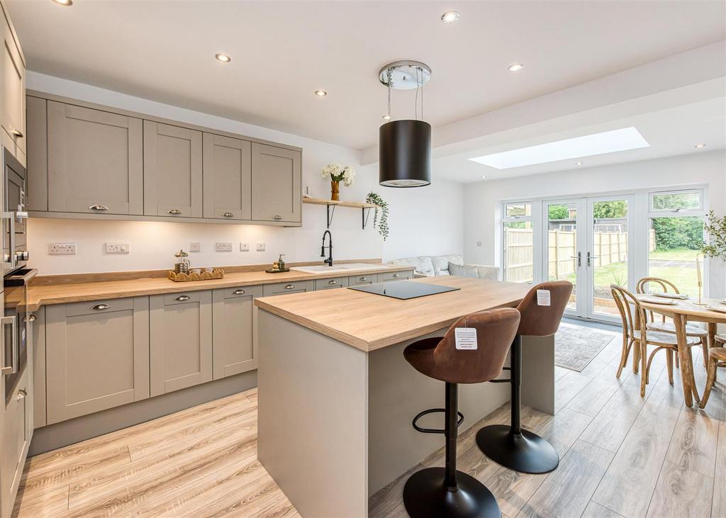 21 Redhill Avenue-Kitchen A.jpg