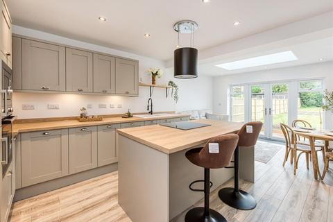 21 Redhill Avenue, Wombourne, Wolverhampton, WV5 0HF