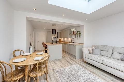 21 Redhill Avenue, Wombourne, Wolverhampton, WV5 0HF
