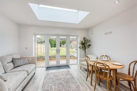 21 Redhill Avenue, Wombourne, Wolverhampton, WV5 0HF
