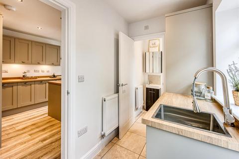 21 Redhill Avenue, Wombourne, Wolverhampton, WV5 0HF