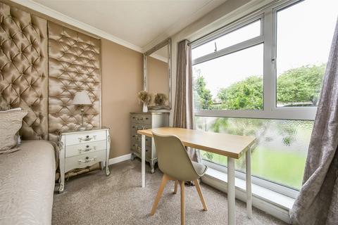 2 bedroom apartment for sale, Dedworth Road, Windsor