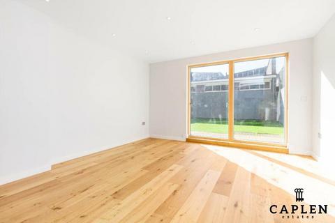 3 bedroom ground floor flat for sale, Stepney Way, London