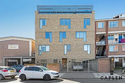 3 bedroom ground floor flat for sale, Stepney Way, London