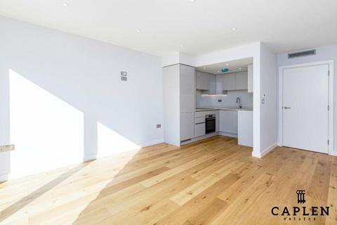 3 bedroom ground floor flat for sale, Stepney Way, London