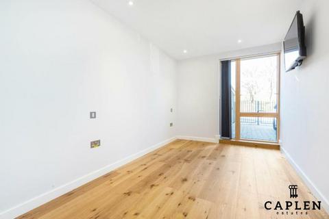 3 bedroom ground floor flat for sale, Stepney Way, London