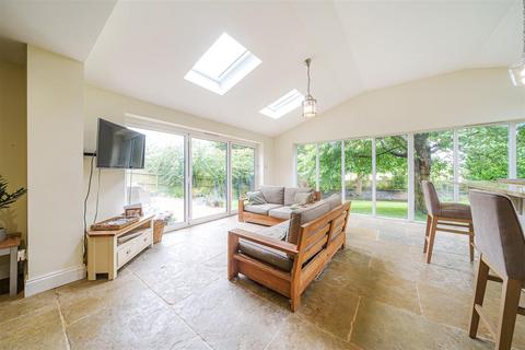 6 Brookfields, Pavenham, Bedford, MK43 7QA