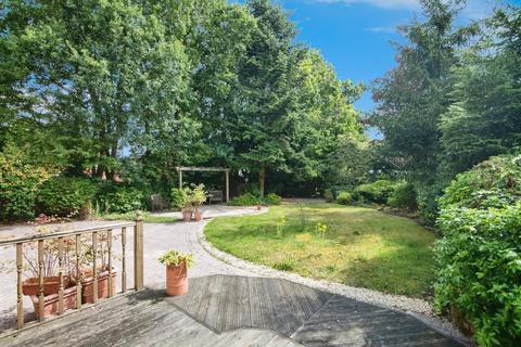19 Whitefields Gate, Solihull, B91 3GE