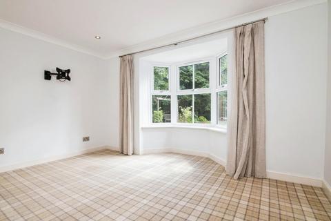19 Whitefields Gate, Solihull, B91 3GE