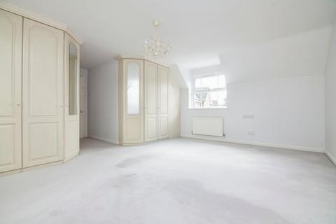 19 Whitefields Gate, Solihull, B91 3GE