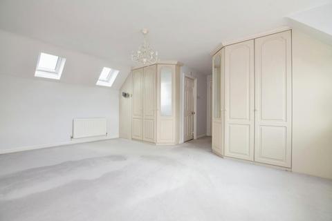19 Whitefields Gate, Solihull, B91 3GE